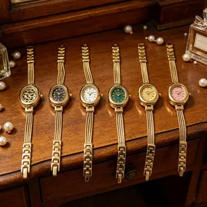 Detailansicht von sechs ovalen Vintage-Quarz-Armbanduhren für Damen in eleganter Umgebung