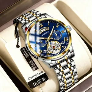 Gros plan d'une montre homme tourbillon squelette avec cadran bleu