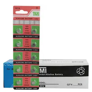 Gedetailleerd overzicht van TMI AG4 knoopcelbatterijen op een kaart van 10 stuks met doos