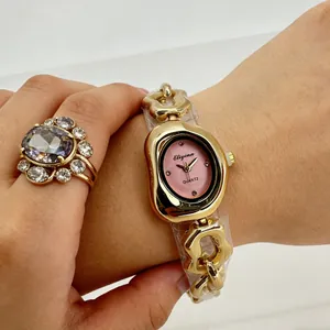 Montre à quartz élégante pour femme avec cadran ovale rose et bracelet chaîne or