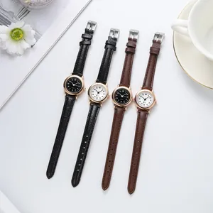Montre à quartz rétro pour femme avec petit cadran et bracelet en cuir mince