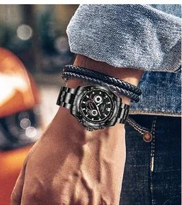 Detailansicht der Kimsdun Herren-Automatik-Sportuhr in Schwarz mit Metallarmband