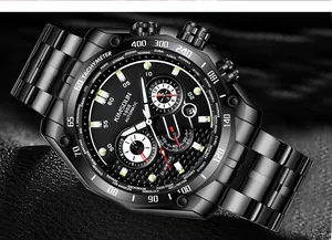 Nahaufnahme der schwarzen KIMSOUN Automatik-Armbanduhr mit Tachymeter und Weltzeitzifferblatt.