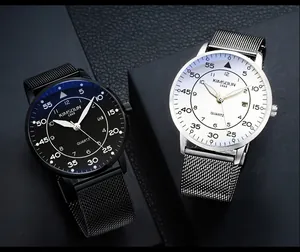 Vue détaillée des montres à quartz KIMSDUN minimalistes en noir et argent pour hommes