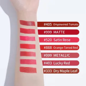 Campioni di rossetto opaco idratante in varie tonalità vivaci per il trucco quotidiano