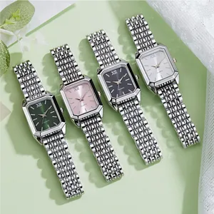Detailansicht eleganter eckiger Damen-Quarzuhren mit stilvollen Metallarmbändern