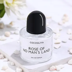 Dettaglio della boccetta di profumo da 50 ml con etichetta Rose of No Man's Land