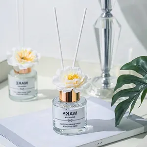 Diffuseur à Tiges Huile Parfumée Bouteille en Verre Avec Fleur Artificielle Bâtons de Rotin Pour Maison Hôtel Chambre Désodorisant Élimination des Odeurs Luxe Arôme Décor