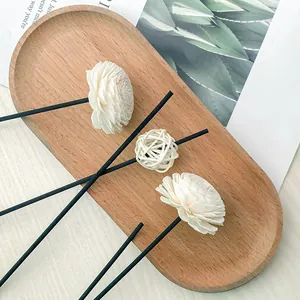 Bâtonnets diffuseurs élégants avec fleurs de Sola faites main et boule en rotin