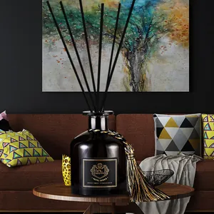 Luxueux diffuseur de parfum 50ml série hôtel avec tiges noires et pompon doré élégant