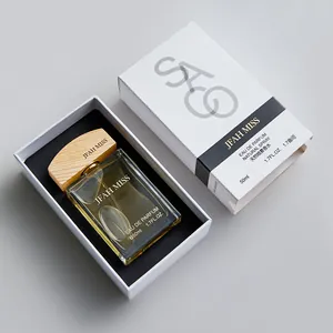 Σετ δώρου ξυλώδες ανδρικό άρωμα 50ml φυσικό σπρέι σε κομψό λευκό κουτί παρουσίασης