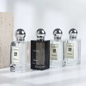 Set di quattro eleganti flaconi di profumo in vetro da 50 ml in trasparente e nero