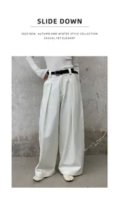 Jean blanc élégant à jambes larges et taille haute avec ceinture pour la mode automne