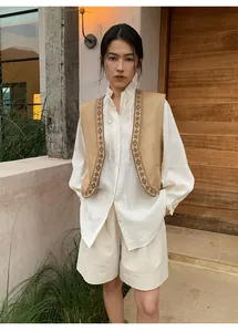 Premium casual high-waist linen wide-leg shorts for women in off-white summer outfit