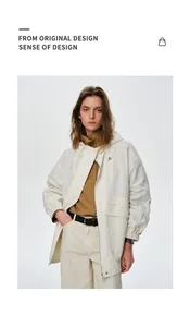 Mannequin portant un coupe-vent blanc à capuche avec tissu d'extérieur triple protection