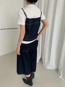 Canotta casual in denim blu scuro per donna, stile a strati minimalista con t-shirt