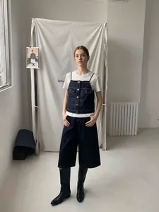 Set completo di canotta in denim blu scuro e pantaloncini larghi per donna moda
