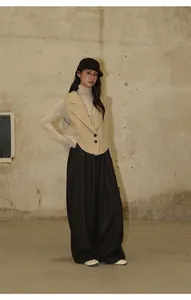 Pantalon en jean brossé à jambe large et coupe décontractée pour un look d'automne