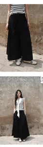Vue complète du pantalon culotte noir taille haute élégant pour femmes