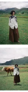 Jupe-culotte marron à jambes larges de style vintage naturel avec une chemise claire