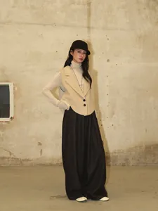 Pantalon en denim brossé à jambes larges pour femmes, idéal pour les tenues d'automne et d'hiver