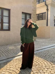 Stylish women's casual wide-leg denim trousers for autumn and winter streetwear.