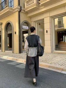 Elegante antracietgrijze wijde kortere broek voor een trendy streetstyle uitstraling