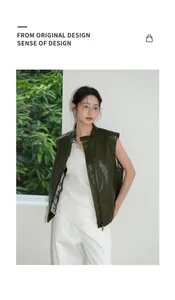 Nahaufnahme einer stilvollen dunkelgrünen Lederweste für Damen in einem schicken Outfit