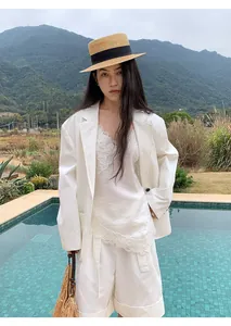 Completo blazer bianco da donna stile coreano con canotta in pizzo e pantaloncini casual