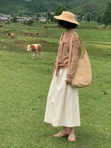 Jupe-culotte large blanc cassé élégante pour un look d'été mince et minimaliste épuré