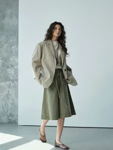 Blazer kaki leggero in stile coreano minimalista per abbigliamento professionale