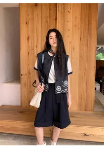 Bermudas informales de corte en A con dobladillo enrollado para un look de verano