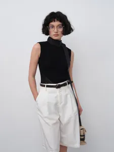 Short de sport décontracté blanc minimaliste pour femmes pour les trajets quotidiens