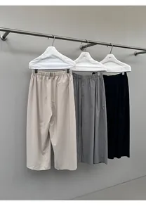 Ruime selectie van ontspannen wijde cropped broeken in beige, grijs en zwart