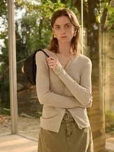 Elegante beige gebreide cardigan met V-hals en ribbelstructuur voor dames