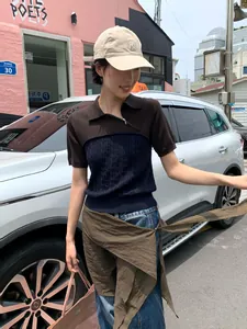 Kurzärmliges Strick-Poloshirt für Damen mit Reißverschluss und Patchwork-Design im Streetstyle
