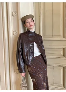 Chaqueta corta vintage de cuero PU marrón oscuro con tapeta diagonal para mujer