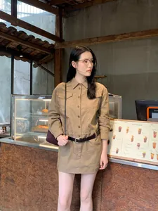 Vintage-Khaki-Utility-Hemdkleid im amerikanischen Stil mit Kragen und passendem Taillengürtel