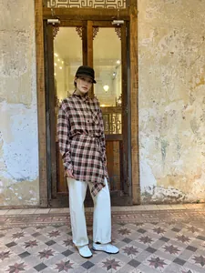 Scialle avvolgente a quadri stile grembiule vintage per outfit autunnali a strati