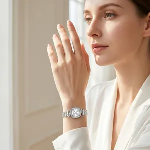 Elegante reloj de cuarzo GEDI para mujer en plata con correa de acero en la muñeca