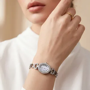 Montre élégante GEDI pour femmes, boîtier ovale argenté avec strass et chiffres romains