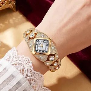 Montre-bracelet luxueuse pour femme avec strass dorés et cadran carré élégant