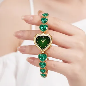 Elegante orologio GEDI da donna a forma di cuore con bracciale in pietre verdi oro