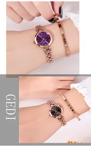 Vista dettagliata dell'orologio GEDI in oro rosa con eleganti quadranti viola e neri
