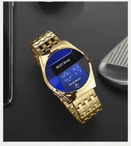 Nahaufnahme der goldenen BESTWIN LED-Touch-Uhr mit blauem Zifferblatt