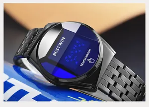 Nahaufnahme der schwarzen BESTWIN LED-Touchscreen-Digitaluhr mit Edelstahlarmband