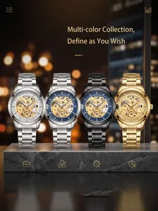 Affichage détaillé de quatre montres à quartz business de style mécanique sur marbre