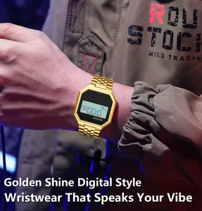 Nahaufnahme einer goldenen digitalen Herrenuhr im Business-Stil am Handgelenk