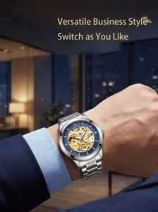 Vue détaillée de la montre à quartz BESTWIN pour homme avec bracelet en acier et cadran bleu