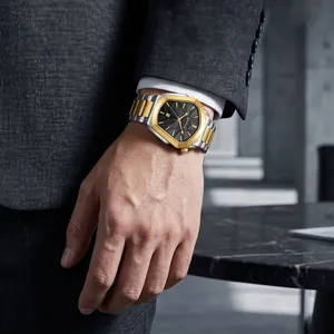 Montre à quartz pour homme avec boîtier octogonal doré et bracelet bicolore acier